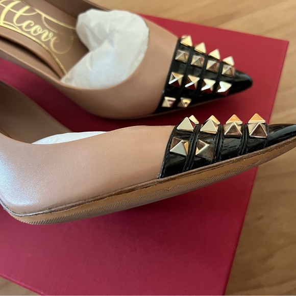 Valentino Rockstud Alcove 38, like new, expensive protection on the bottom. - Picture 5 of 12